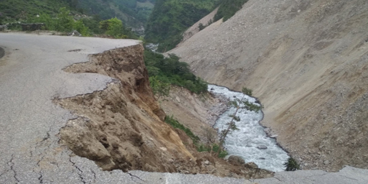बाजुरा सदरमुकाम जोड्ने साँफे–मार्तडी राजमार्ग अवरुद्ध