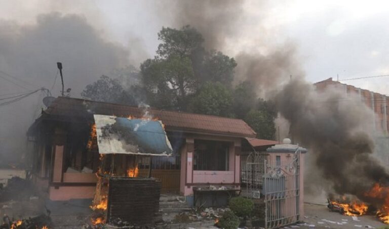 कञ्चनपुरका  २७ वटा सरकारी कार्यालमा तोडफोड तथा आगजनी