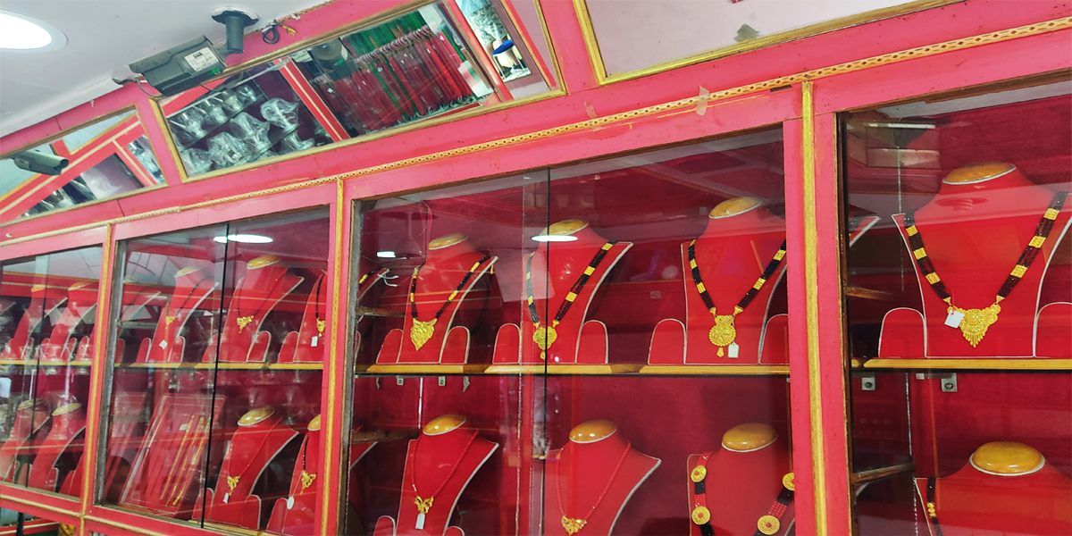 प्रतितोला ९०० ले घट्यो सुनको मूल्य, चाँदीको बढ्यो