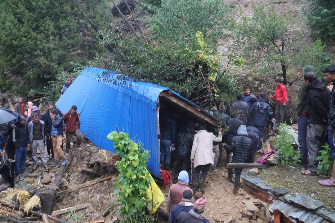 कर्णालीमा बाढी-पहिराे : ३३ काे मृत्यु, २२ बेपत्ता