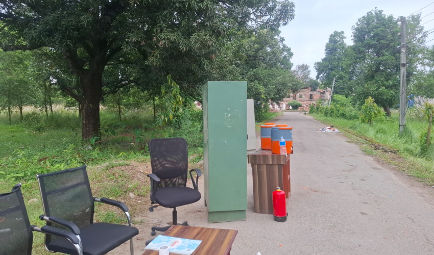 जिल्ला प्रशासनबाट लगेका सामान फिर्ता गर्न थाले