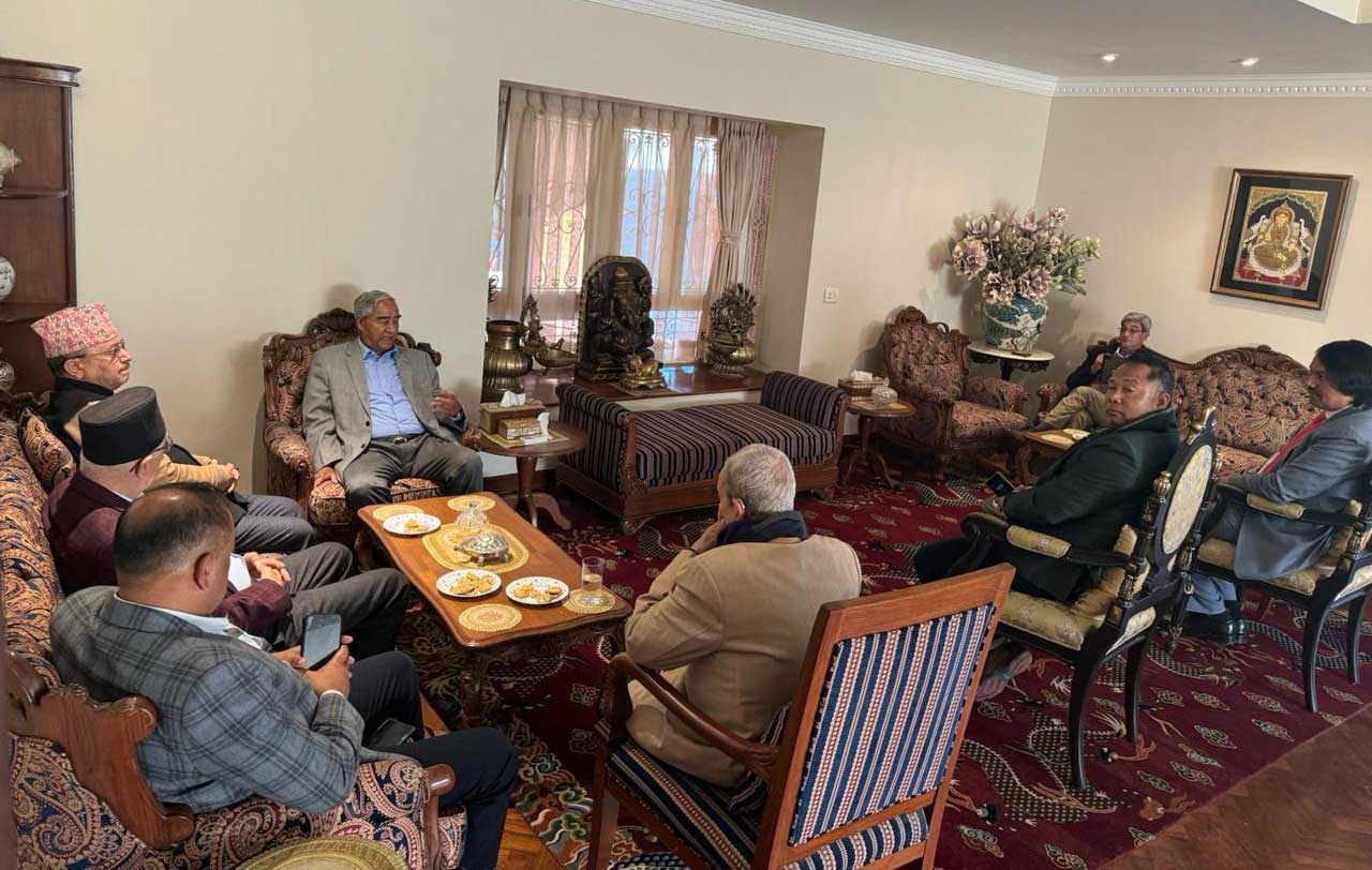 लोकतान्त्रिक शक्ति एकैठाउँमा