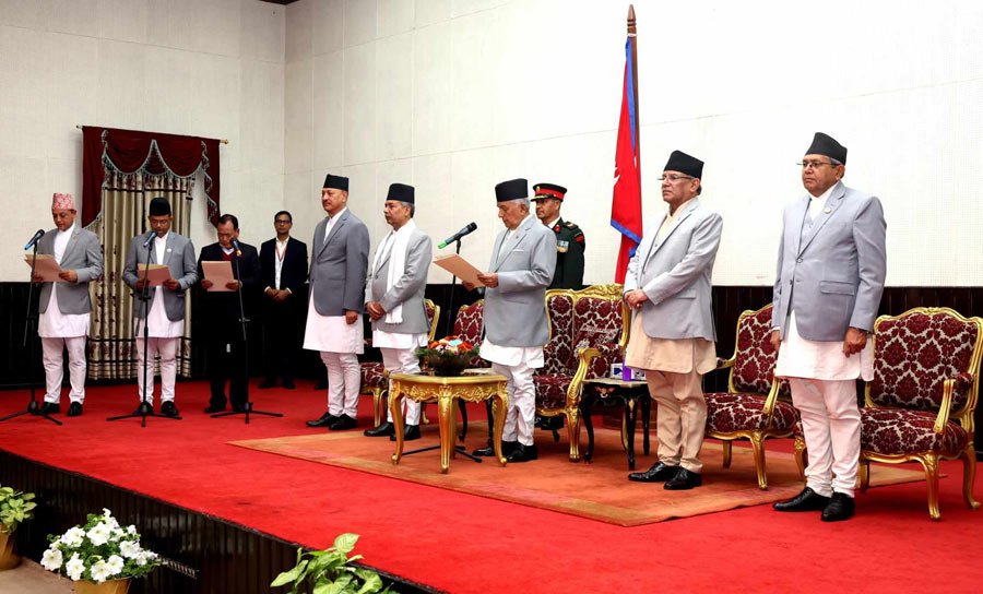 एमाले र रास्वपा सम्मिलित तीन बिना विभागीय मन्त्रीले लिए शपथ