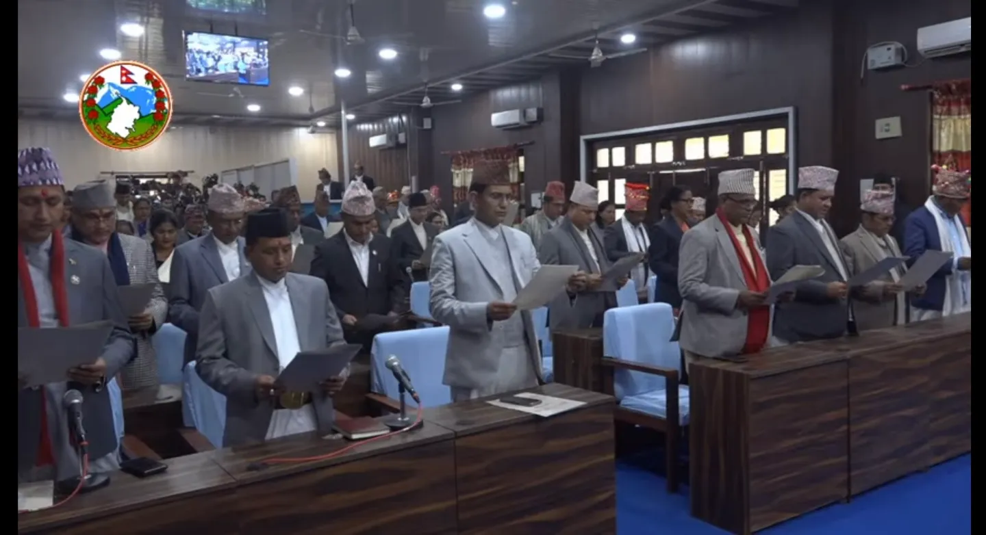 सुदूरपश्चिम प्रदेश सभा सदस्यहरु सपथ ग्रहण  हेर्नुस तस्बिर सहित