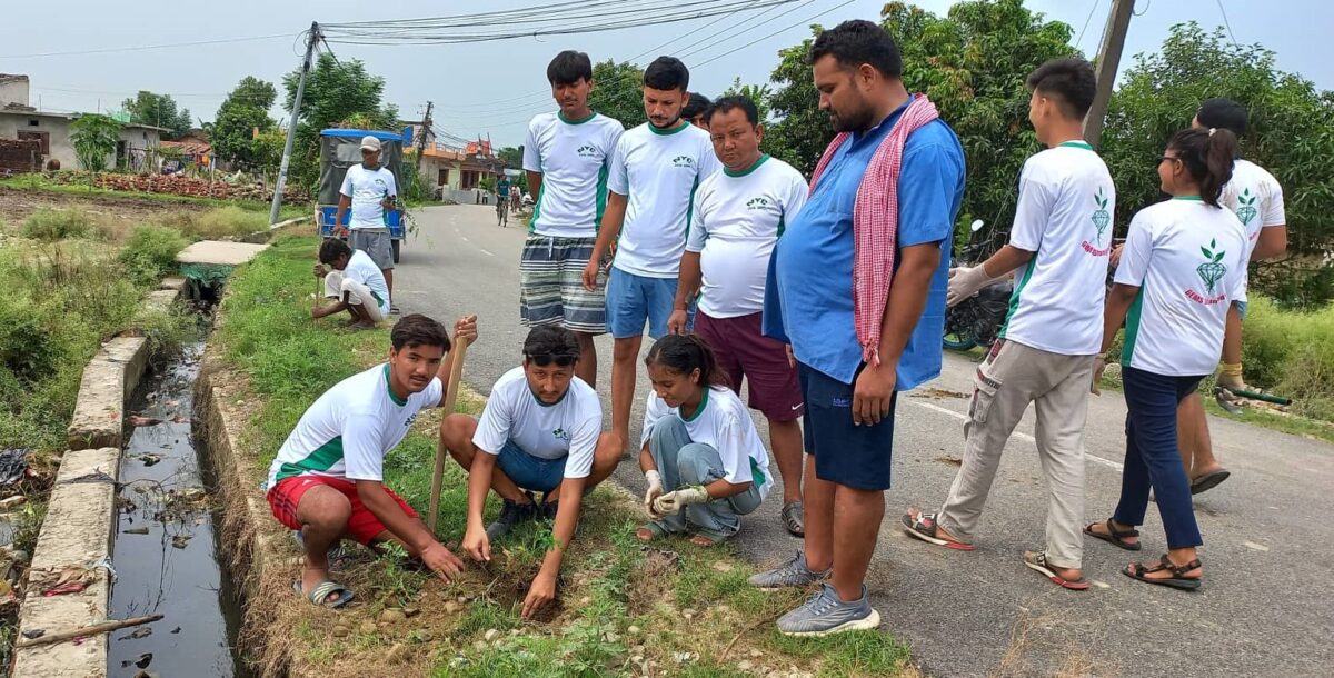 जेम्स धनगढीको आयोजनामा वृक्षारोपण