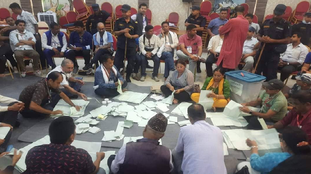 प्रेस युनियनको चुनाव: अध्यक्ष शिव लम्साल अघि, उपाध्यक्ष खुल्लामा नकुल अर्यालको अग्रता