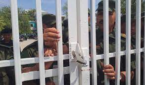 धनगढी उपमहानगरको गेटमा जग्गा कारोबारीले लगाए ताला