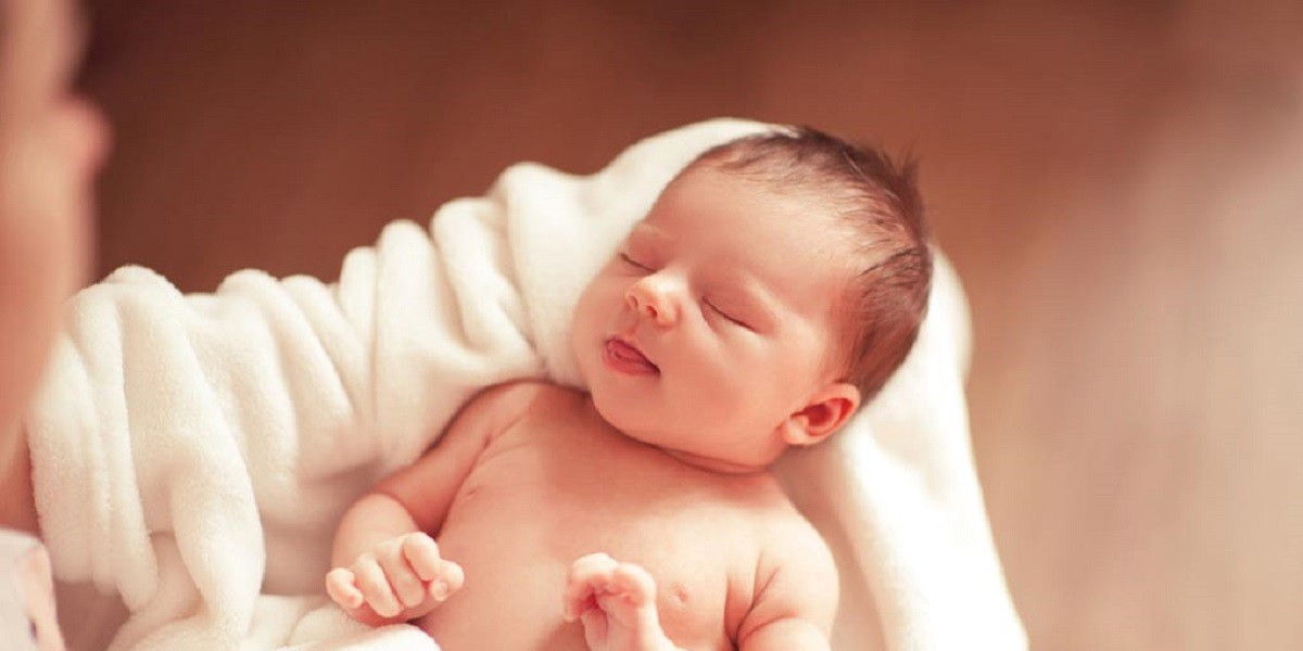 परिवारमा  बच्चा स्याहारमा परिवारको साथ