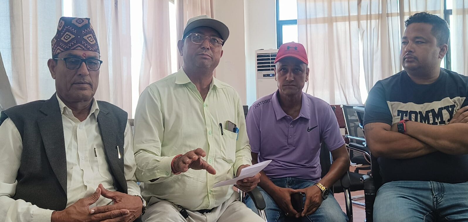 सडक निर्माणका लागि दवाव दिन सडकमै वडा कार्यालय सञ्चालन गरिने