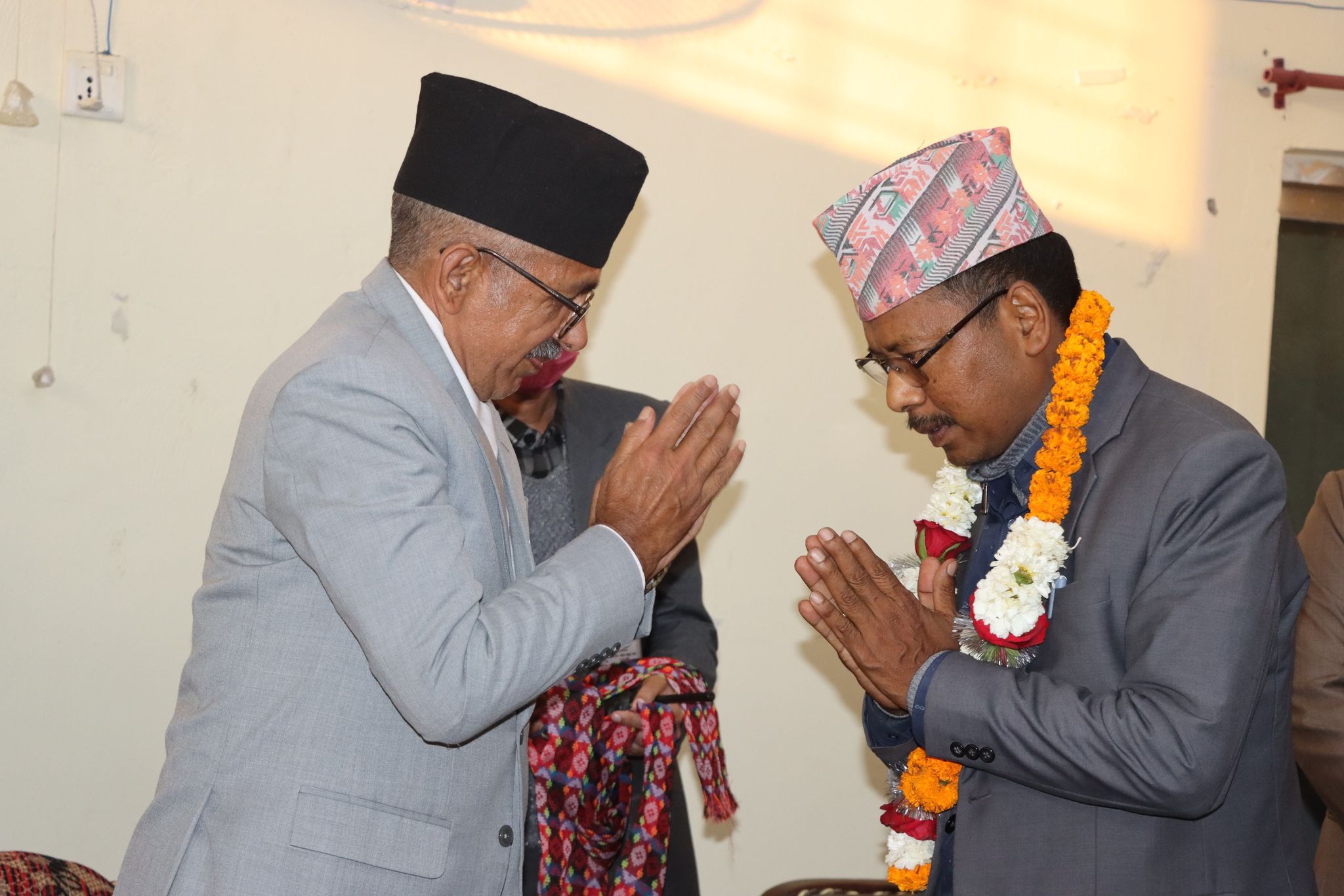 नयाँ मन्त्रीलाई सपथ खुवाएसँगै गयो सुदुरपश्चिमका प्रदेश प्रमुखको पद