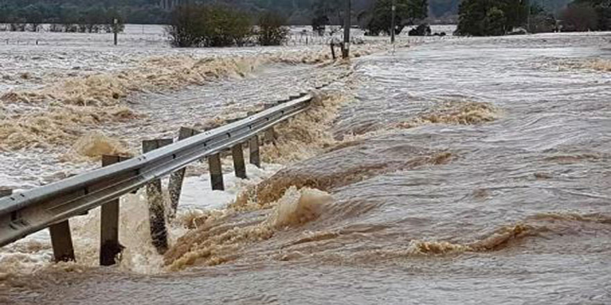 नेपालगञ्जमा बाढीले पुल भत्काएपछि हुलाकी सडकखण्ड अवरुद्ध