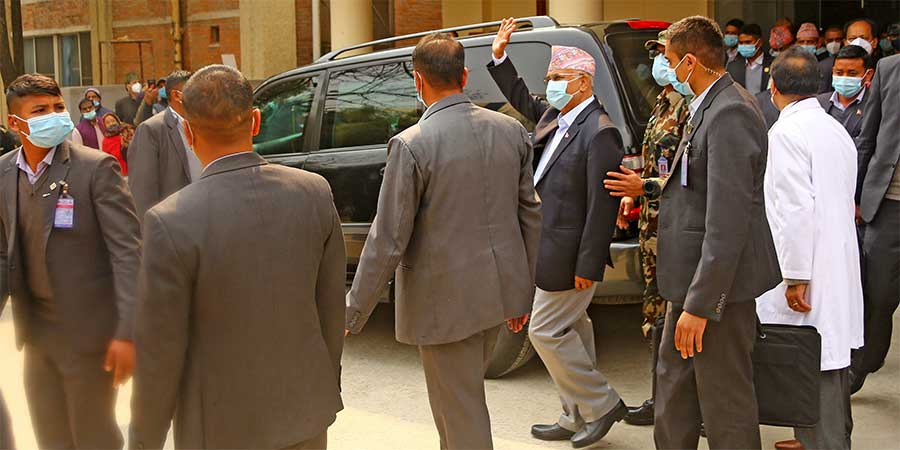 ओली सरकार र पार्टीभित्र अल्पमतमा