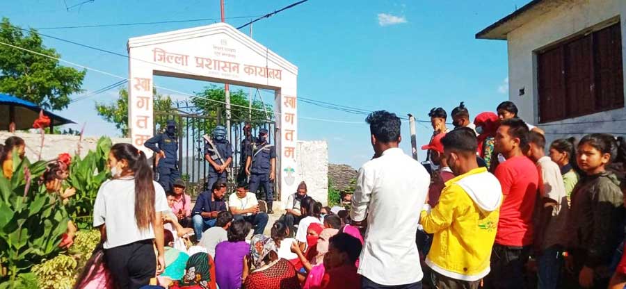 मुद्दा अदालतमा विचाराधीन, न्याय माग्दा बाँडियो ११ लाख