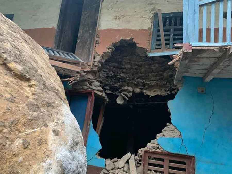 विकासका नाममा विनाश, बम पड्काएर बाटो खन्दा भयो यस्तो