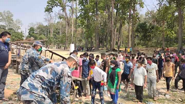सुदुरपश्चिमका नाकाबाट एकै दिनमा   भित्रिए  दुई हजार  नेपाली